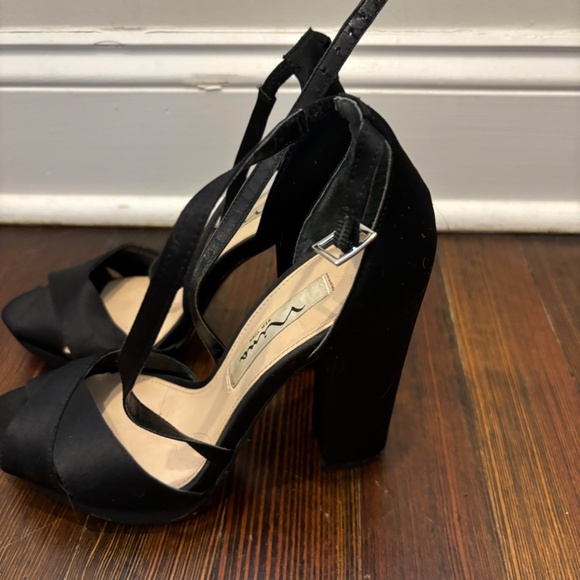 Nina Plaform Strappy Heel - Picture 3 of 7